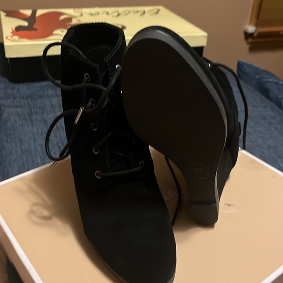 Barely worn MK bootie - Picture 4 of 5